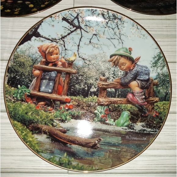 Vintage Danbury Mint MJ Hummel Collectible Boy and Girl Plates Set Of 3 - Picture 5 of 10